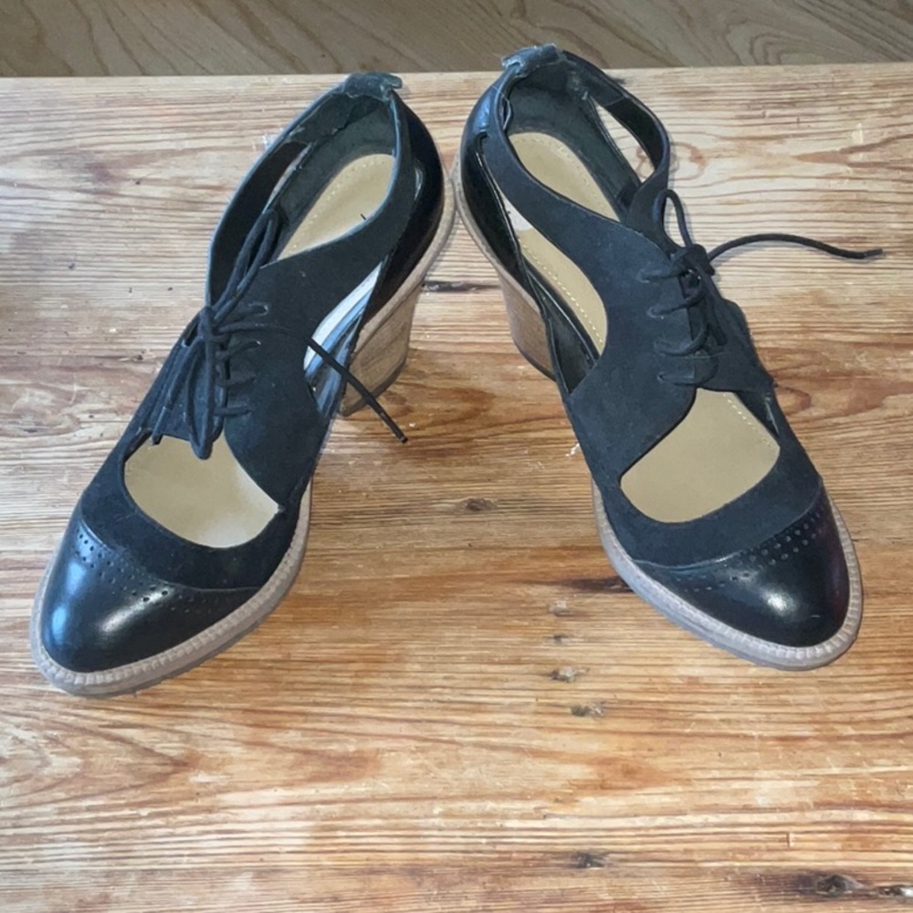 Kenneth Cole Kit N Cute Reaction Lace Up Stacked Western Heeled Shoe. Size 8M